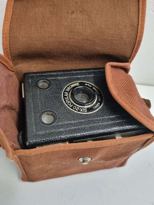 Vintage Six-20 Popular Brownie Camera with pouch