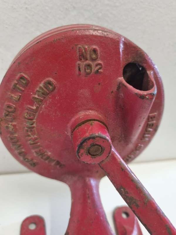 Vintage Bean Slicer - Sponge & Co. Made in England - Red No.102 Bean Slicer
