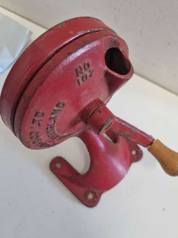 Vintage Bean Slicer - Sponge & Co. Made in England - Red No.102 Bean Slicer