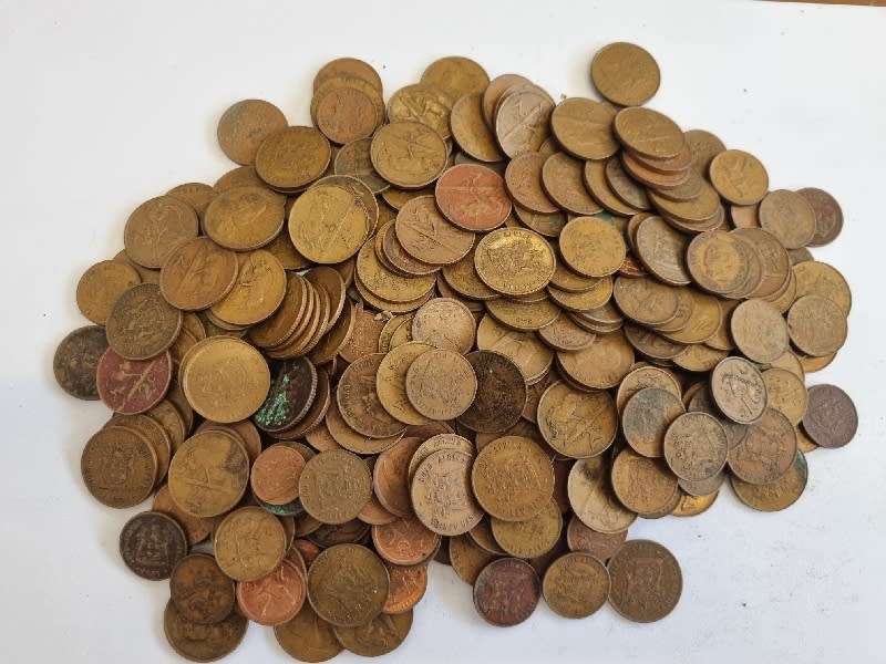 300 x 2c and 1c coins - 2 cent and 1 cent coins