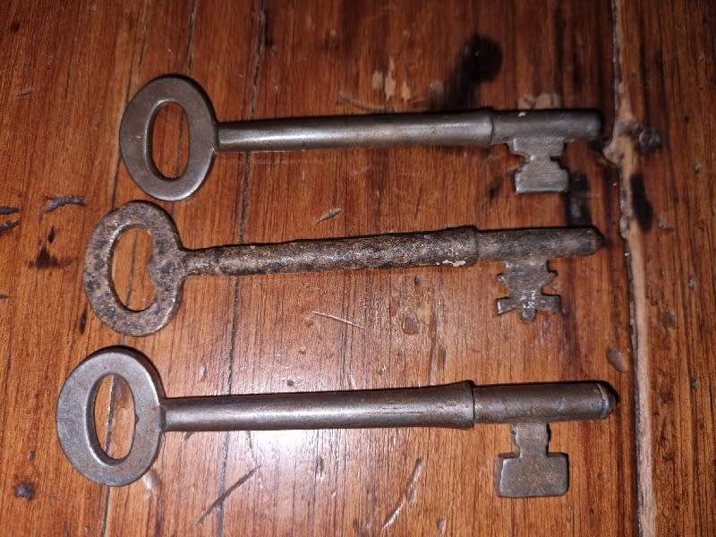 3 x Vintage Keys - 9.5cm each