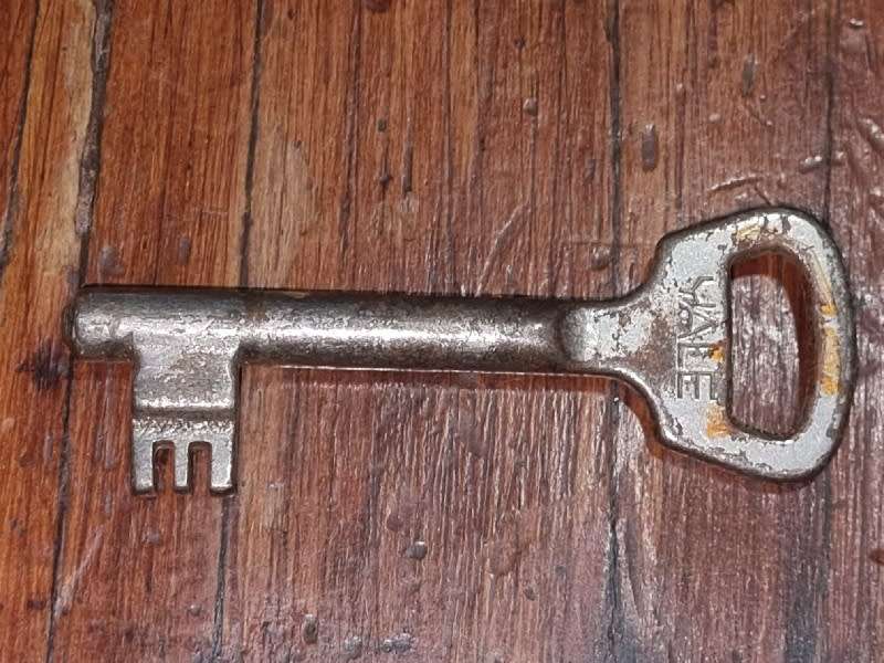 Vintage Yale Key - 7.3cm