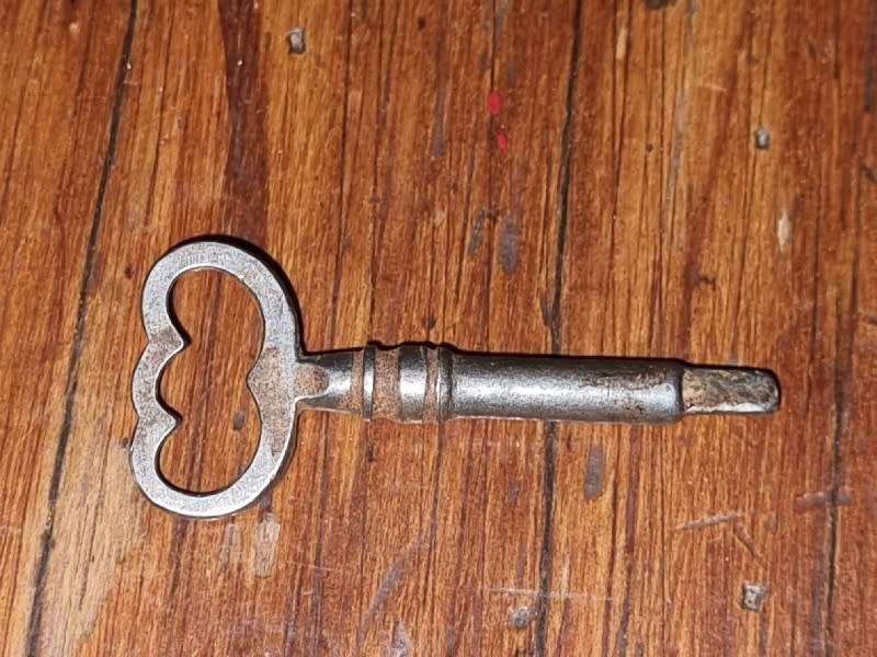 Vintage Singer Sewing Machine Key with narrow Triangle Head - 4.5cm