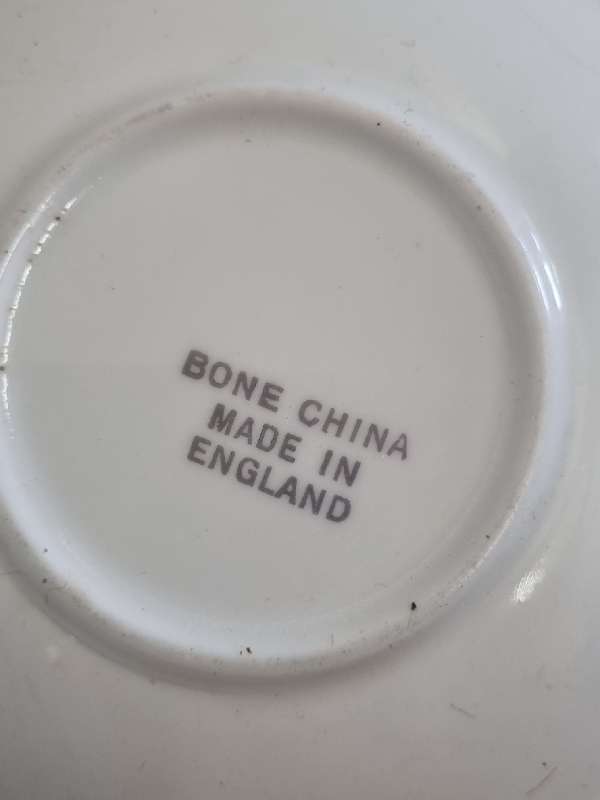 2 x Small decorative plates with horse detail - Diameter 12cm each - Bone China - Made in England