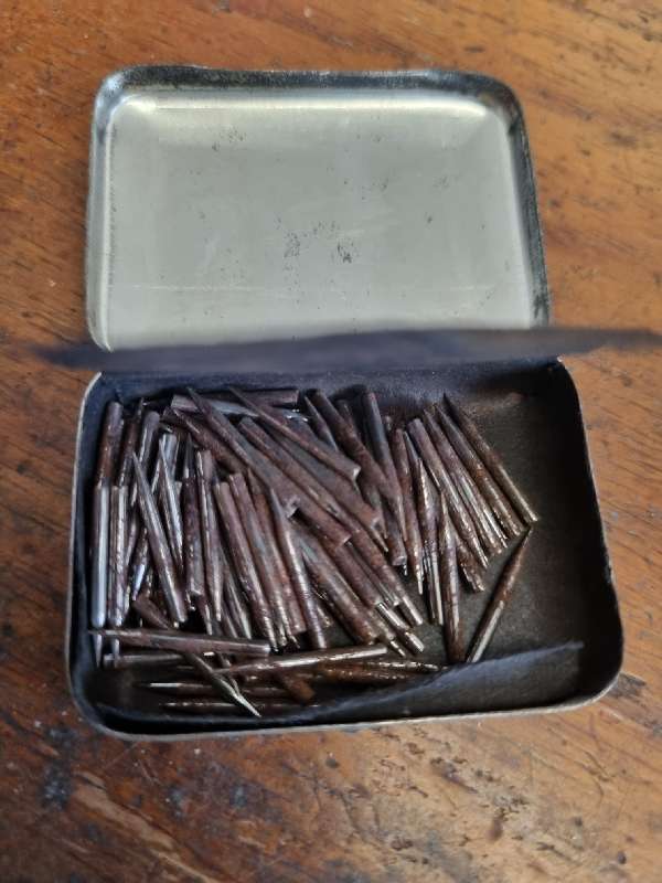 Songster Gramophone Needle Tin with some needles - Made in England