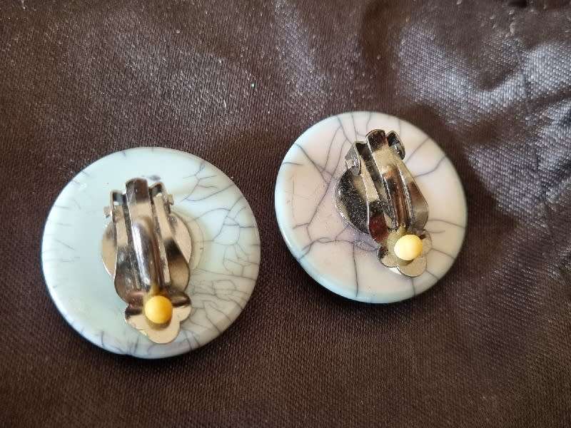 Vintage Clip On Earrings
