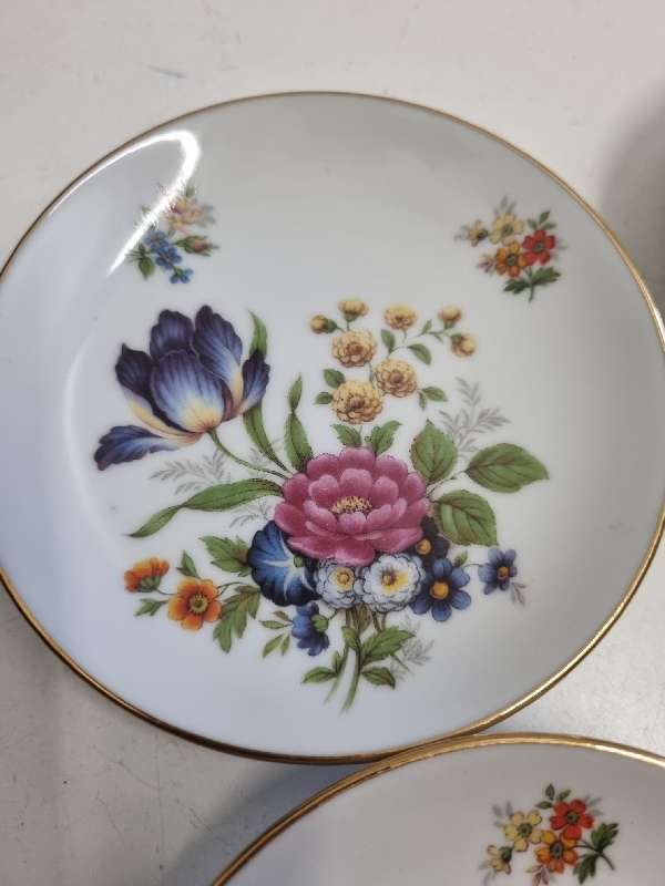 4 x Small Dresden Porcelain Display plates - Germany - Diameter - 10cm each