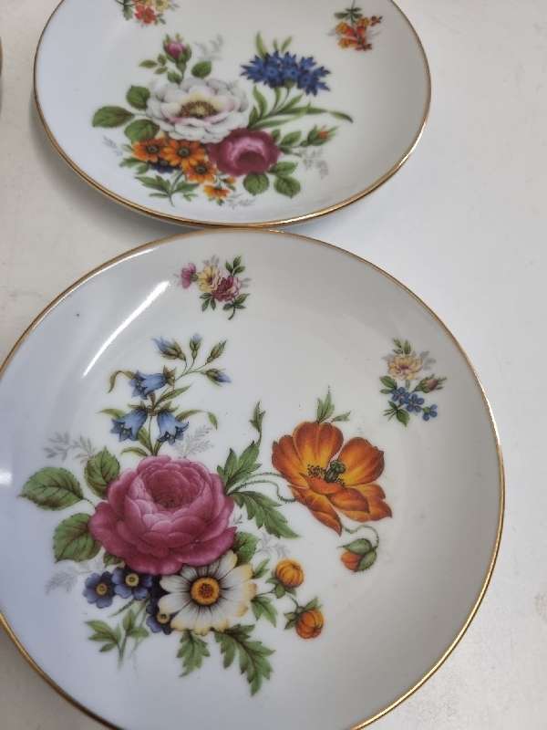 4 x Small Dresden Porcelain Display plates - Germany - Diameter - 10cm each