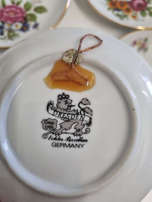 4 x Small Dresden Porcelain Display plates - Germany - Diameter - 10cm each