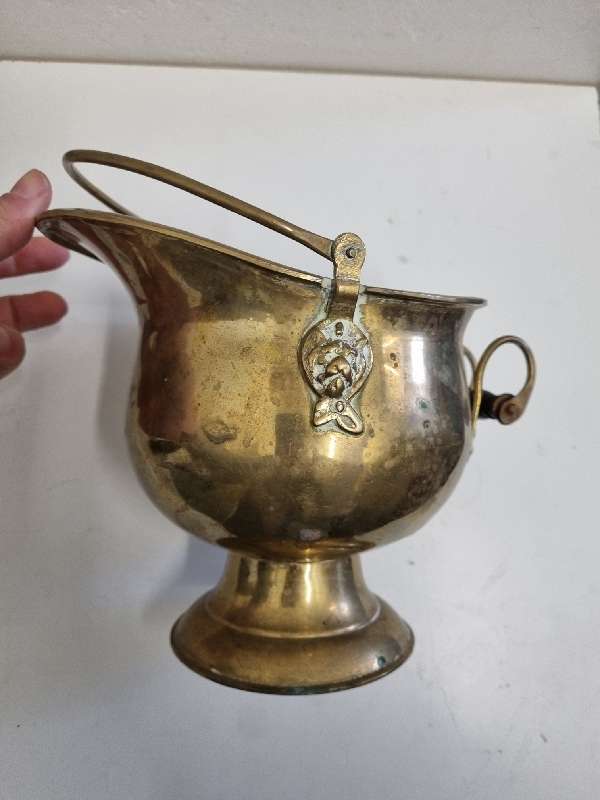 Beautiful Brass container with handle - Height - 16cm