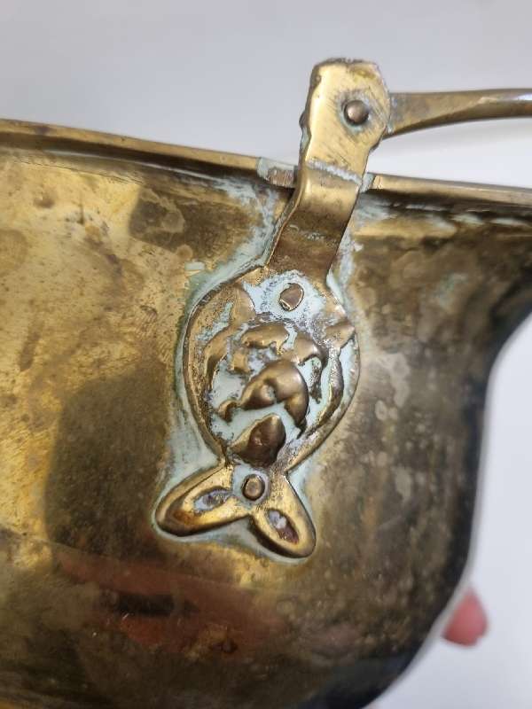 Beautiful Brass container with handle - Height - 16cm