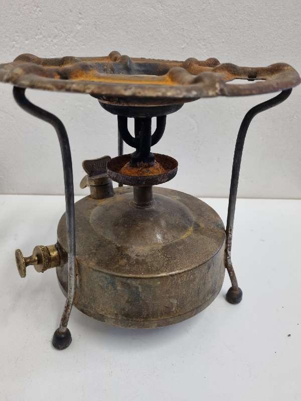 Vintage Primus stove - Some rust - See pictures