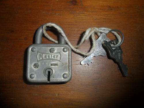 Vintage Master Lock with 2 Keys