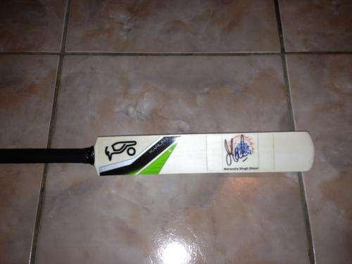 ** MS DHONI SIGNED MINI BAT ** INDIA & CSK