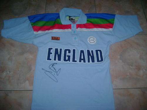 ** SIR IAN BOTHAM SIGNED 1992 WORLD CUP SHIRT **