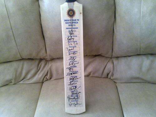 SIGNED BAT ** INDIA 2010/11 ** TENDULKAR - SEHWAG AND MANY