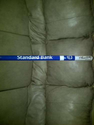 GIBBS 438 SIGNED BAT AND STUMP ** SA vs AUS **