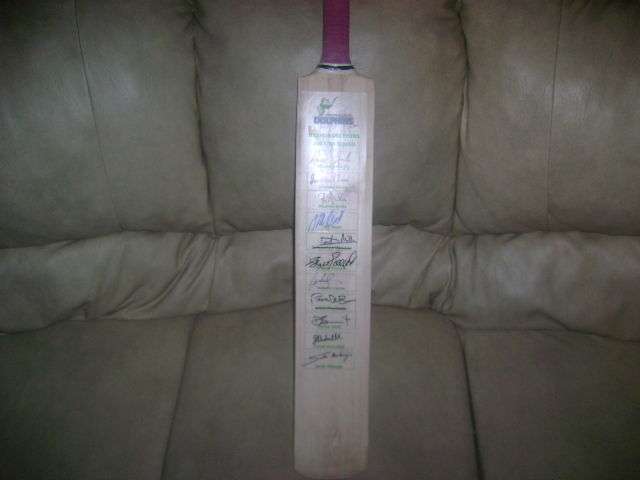 SIGNED DOLPHINS 2007-08 BAT - POLLOCK - AMLA  AND KHAN