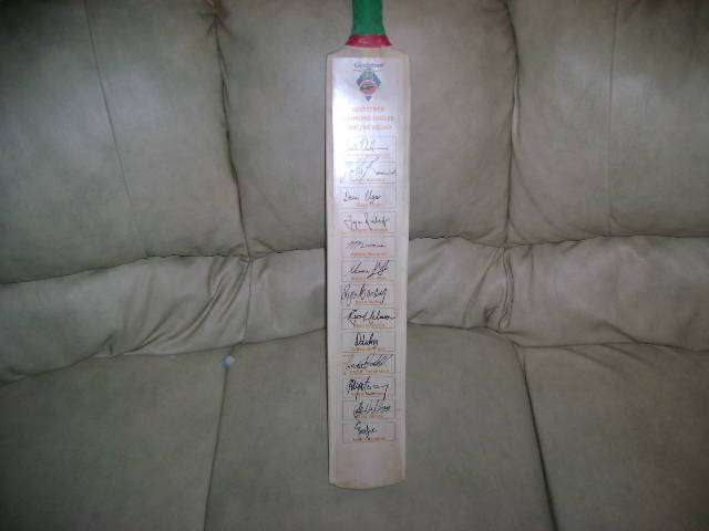 SIGNED BAT ** EAGLES 2008 SS CHAMPIONS ** DIPPENAAR ** RUDOLPH