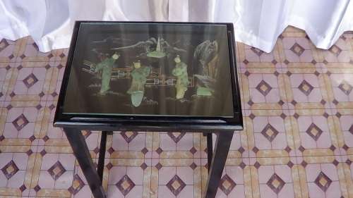 Small  Asian (Chinese/Japanise) oriental table!