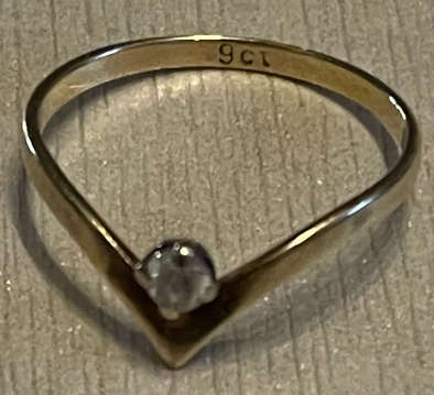9k Wishbone Ring - Small finger.