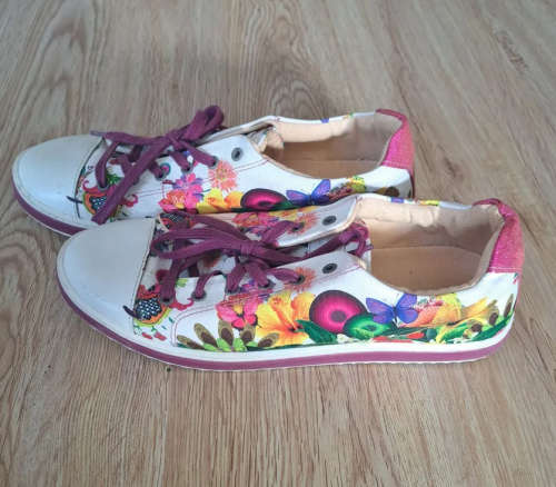Gorgeous Desigual sneakers!