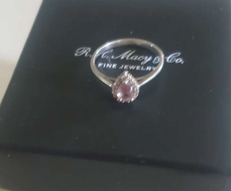 A Gorgeous sterling silver (925) ring with rare zultanite stone!