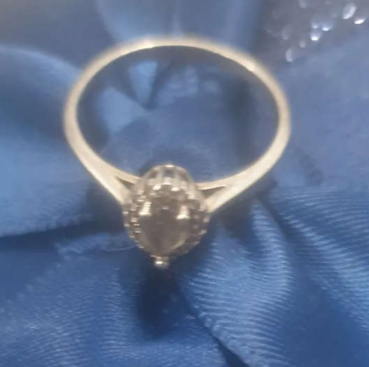 A Gorgeous sterling silver (925) ring with rare zultanite stone!