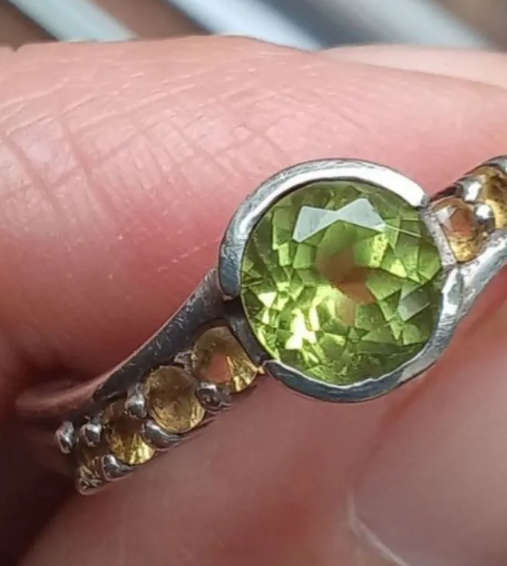 Beautiful sterling silver ring with peridot stone and citrines.