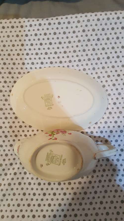 ANTIQUE GRINDLEY CREAM PETAL GRAVY BOAT .