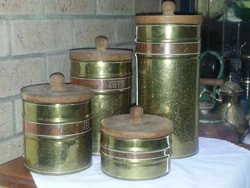 OLD BRASS AND COPPER CONTAINERS WITH WOODEN LIDS