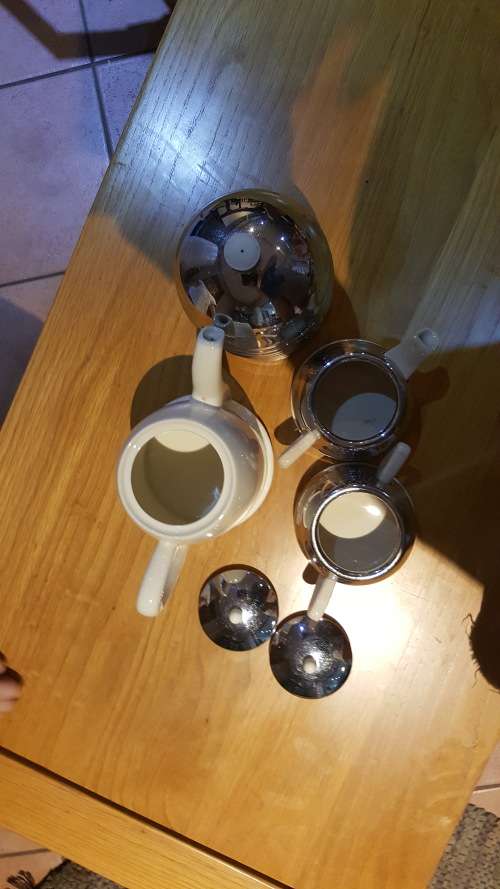 VINTAGE 1950 S EVERHOT BEEEHIVE TEA SET