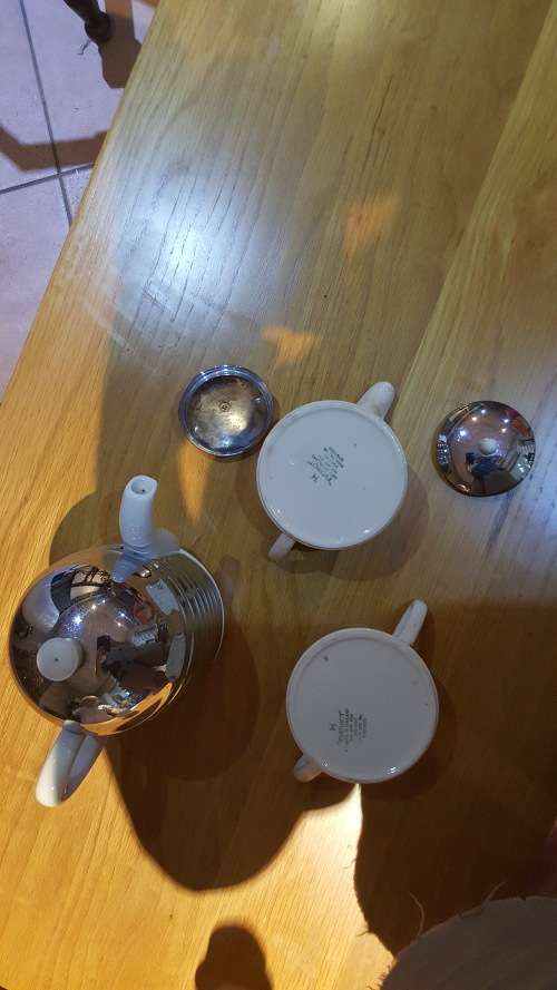 VINTAGE 1950 S EVERHOT BEEEHIVE TEA SET