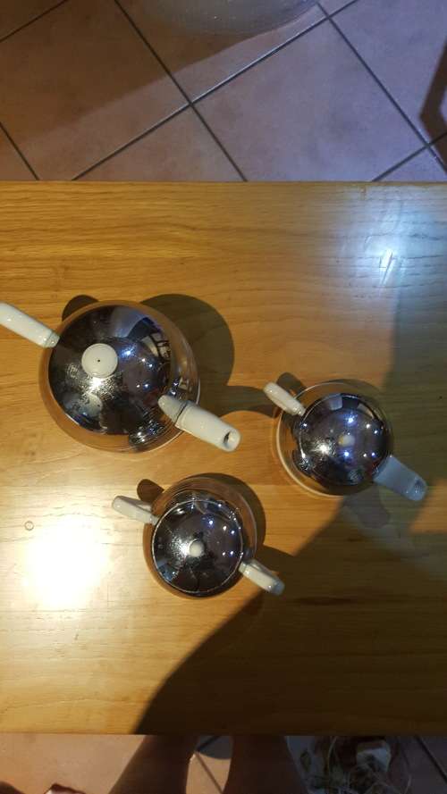 VINTAGE 1950 S EVERHOT BEEEHIVE TEA SET