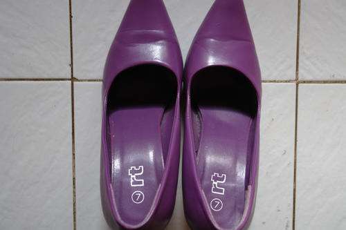 RT PURPLE HEELS SIZE 7