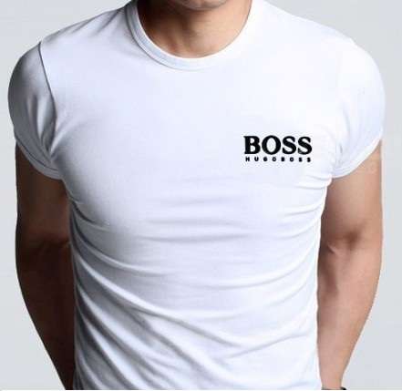 Hugo Boss - T Shirt - Size Medium -
