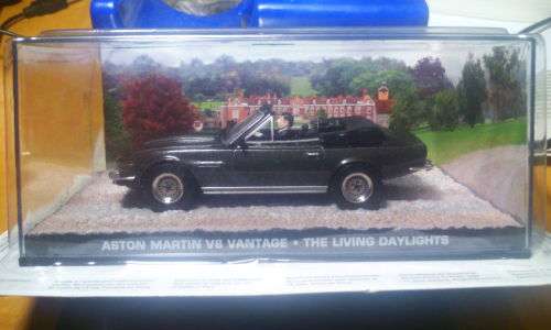 JAMES BOND !! ASTON MARTIN VS VANTAGE