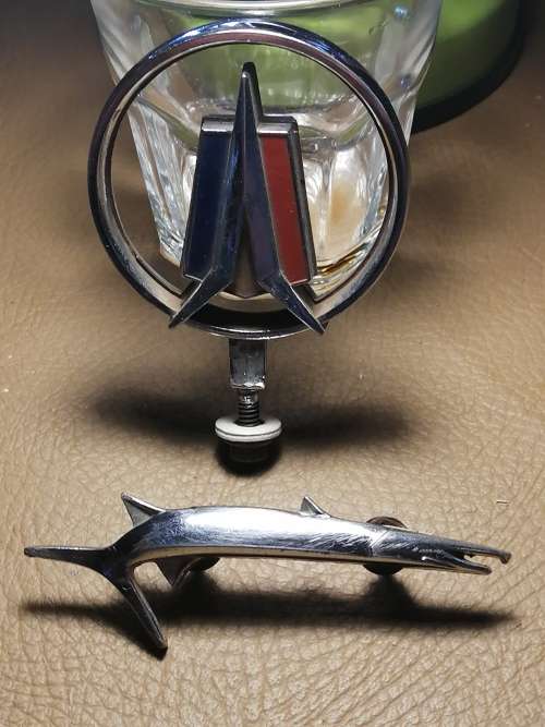 Valiant Barracuda hood mascot