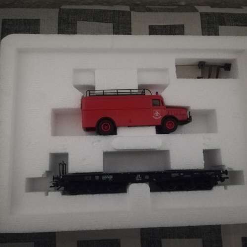 Marklin Heavy Duty Flat Car With Fire Truck HO