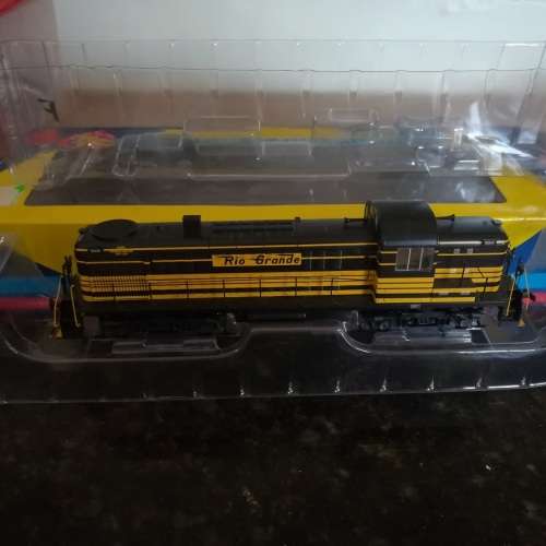 Athearn RS-3 Locomotive DCC Ready