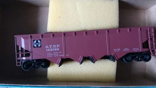 Athearn Santa Fe ATSF with Load
