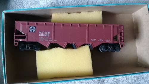 Athearn Santa Fe ATSF with Load