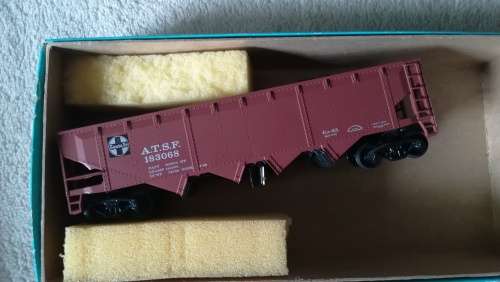 Athearn Santa Fe ATSF with Load