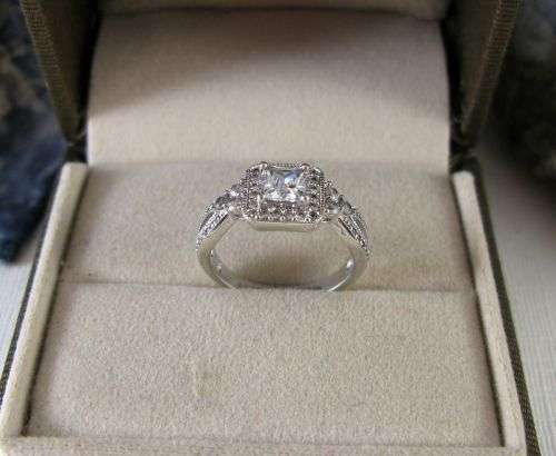 Pretty Vintage 925 Sterling Silver Cluster Ring with Princess cut CZ.
