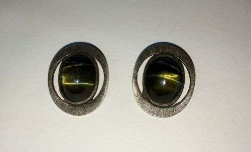 Vintage WWL  sterling silver clip on earrings with Cat's eye cabochon stones.