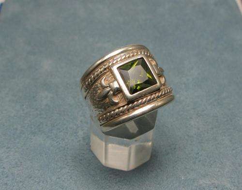 Vintage Silver Ring with Peridot stone