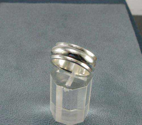 Vintage 925 Silver Ring with moving centre