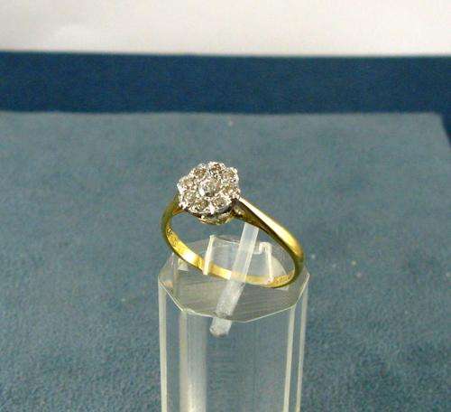 Vintage Diamond Cluster Ring. Hand made. 18 ct gold