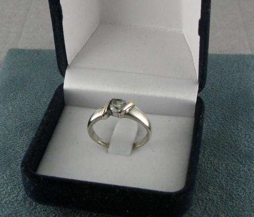 Vintage 925 Silver Ring with Crystal