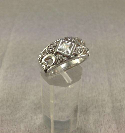 Beautiful 925 silver ring with CZ